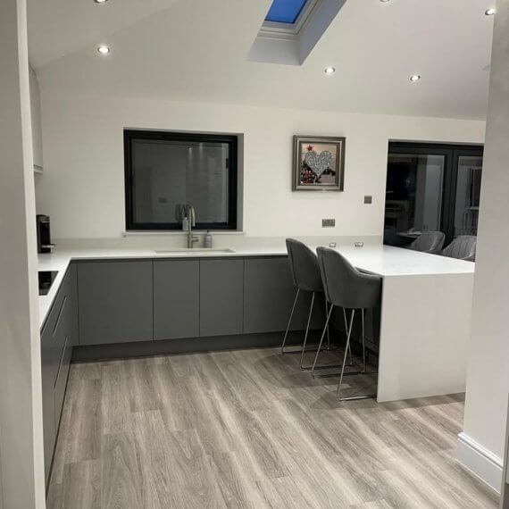 Light Grey and Dust Grey kitchen with mirrored splashbacks