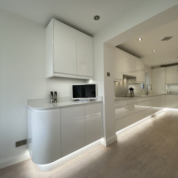 Gloss White kitchen fitted in Mill Hill, London