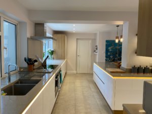 Gloss white handleless kitchen