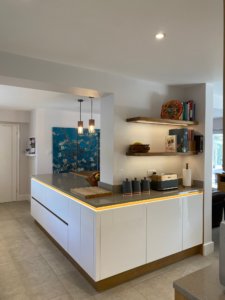 Gloss white handleless kitchen