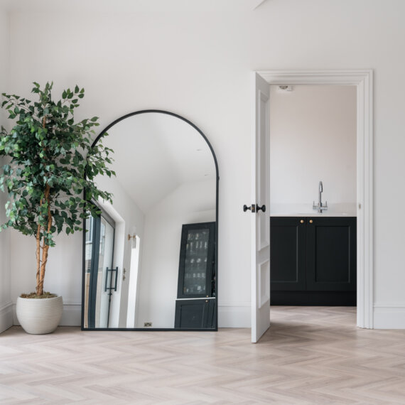 Black Kitchen - painted in Farrow and Ball Pitch Black